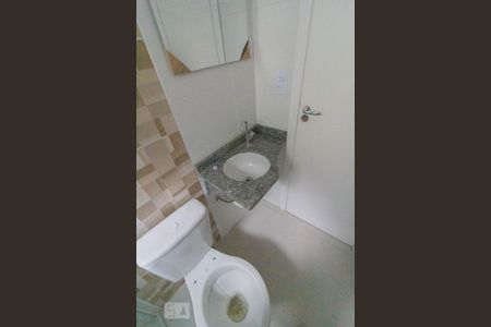 Banheiro de apartamento para alugar com 1 quarto, 38m² em Cajuru, Curitiba