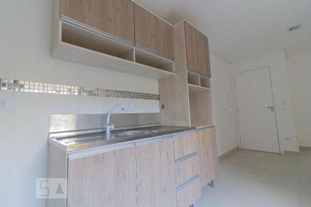 Cozinha de apartamento para alugar com 1 quarto, 38m² em Cajuru, Curitiba
