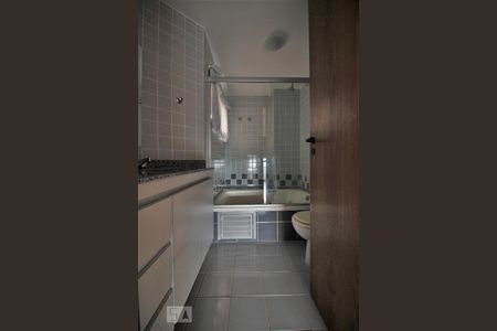 Apartamento à venda com 160m², 4 quartos e 3 vagasBanheiro da suíte 2