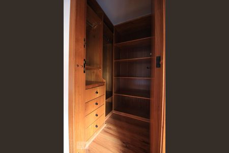 Apartamento à venda com 160m², 4 quartos e 3 vagasCloset