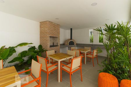 Apartamento para alugar com 57m², 2 quartos e 1 vaga Apartamento para alugar com 57m², 2 quartos e 1 vagaChurrasqueira e forno de pizza