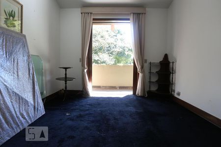 Casa à venda com 560m², 5 quartos e 6 vagas Casa à venda com 560m², 5 quartos e 6 vagasQuarto 3