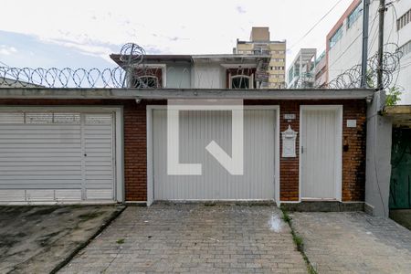 Casa para alugar com 200m², 3 quartos e 4 vagasFachada