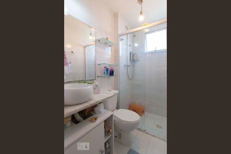 Banheiro de apartamento à venda com 2 quartos, 49m² em Vila Bruna, São Paulo