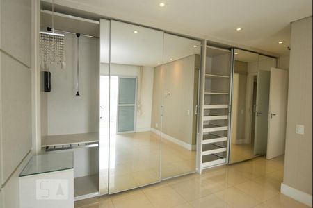 Apartamento à venda com 180m², 4 quartos e 4 vagasCloset do quarto