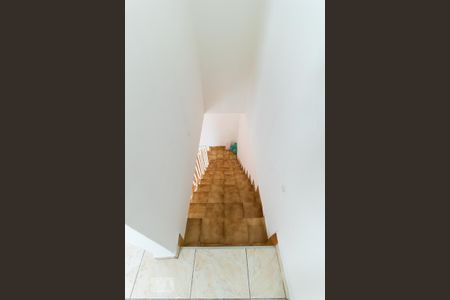 Casa para alugar com 50m², 2 quartos e sem vaga Casa para alugar com 50m², 2 quartos e sem vagaEscada
