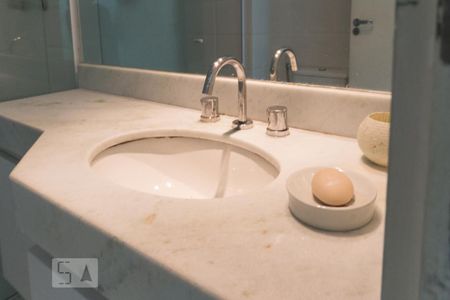 Apartamento para alugar com 63m², 2 quartos e 1 vaga Apartamento para alugar com 63m², 2 quartos e 1 vagaBanheiro da Suíte