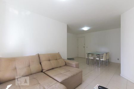 Sala de apartamento para alugar com 2 quartos, 63m² em Barra da Tijuca, Rio de Janeiro