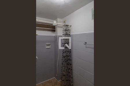 Banheiro de kitnet/studio para alugar com 1 quarto, 27m² em Bela Vista, São Paulo