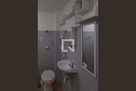 Banheiro de kitnet/studio para alugar com 1 quarto, 27m² em Bela Vista, São Paulo