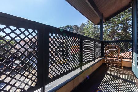 Casa de condomínio à venda com 410m², 4 quartos e 4 vagas Casa de condomínio à venda com 410m², 4 quartos e 4 vagasVaranda da Suíte 2