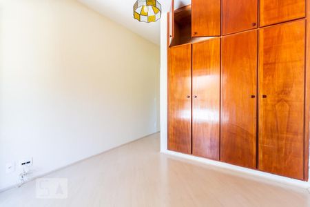 Casa de condomínio à venda com 410m², 4 quartos e 4 vagas Casa de condomínio à venda com 410m², 4 quartos e 4 vagasSuíte 1