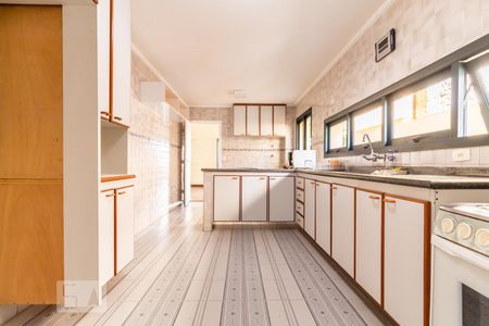 Casa de condomínio à venda com 410m², 4 quartos e 4 vagas Casa de condomínio à venda com 410m², 4 quartos e 4 vagasCozinha