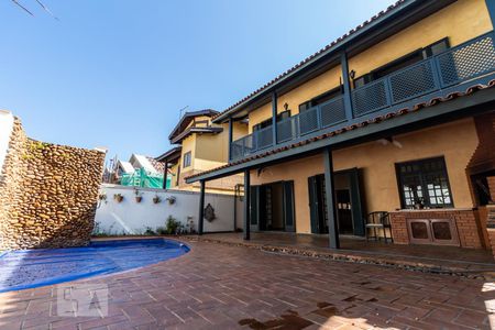 Casa de condomínio à venda com 410m², 4 quartos e 4 vagas Casa de condomínio à venda com 410m², 4 quartos e 4 vagasQuintal