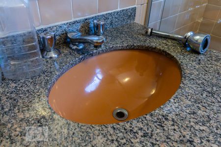 Casa de condomínio à venda com 410m², 4 quartos e 4 vagas Casa de condomínio à venda com 410m², 4 quartos e 4 vagasDetalhe do Banheiro da Suíte 2