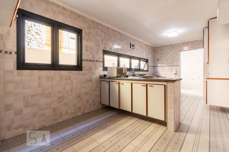 Casa de condomínio à venda com 410m², 4 quartos e 4 vagas Casa de condomínio à venda com 410m², 4 quartos e 4 vagasCozinha