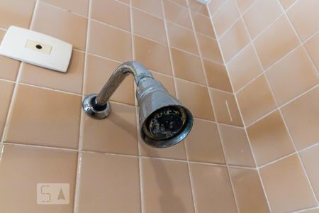 Casa de condomínio à venda com 410m², 4 quartos e 4 vagas Casa de condomínio à venda com 410m², 4 quartos e 4 vagasDetalhe do Banheiro do Corredor