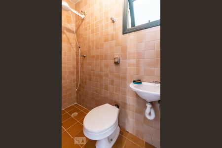 Casa de condomínio à venda com 410m², 4 quartos e 4 vagas Casa de condomínio à venda com 410m², 4 quartos e 4 vagasBanheiro de Serviço