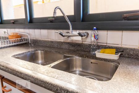 Casa de condomínio à venda com 410m², 4 quartos e 4 vagas Casa de condomínio à venda com 410m², 4 quartos e 4 vagasDetalhe da Cozinha