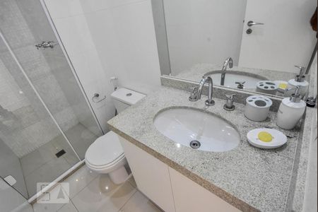 Apartamento à venda com 74m², 2 quartos e 1 vagaBanheiro Suíte 01