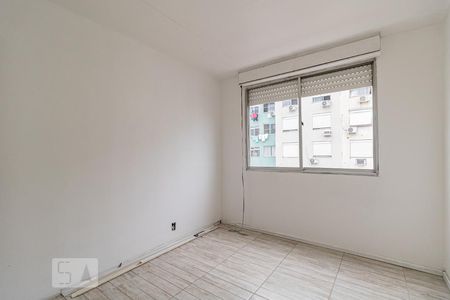 Quarto 2 de apartamento para alugar com 2 quartos, 68m² em Humaitá, Porto Alegre