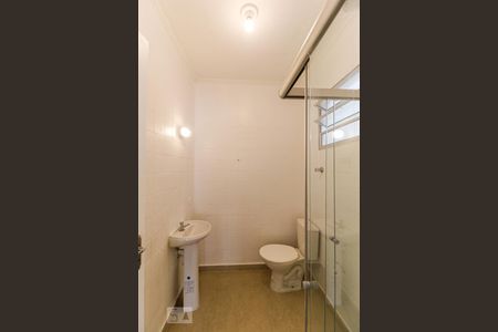 Banheiro de Seriviço de casa à venda com 2 quartos, 120m² em Vila Cordeiro, São Paulo