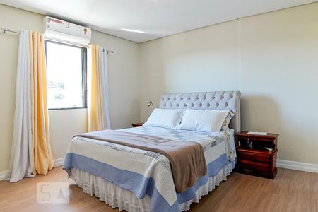 Suíte 1 de casa à venda com 4 quartos, 320m² em Vila Nivi, São Paulo
