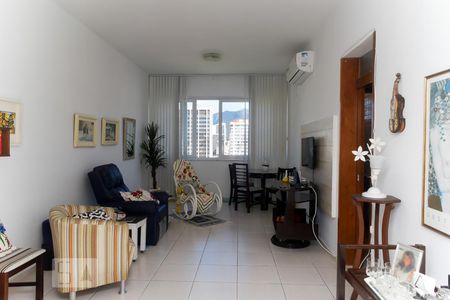 Sala de Apartamento com 2 quartos, 100m² Ipanema