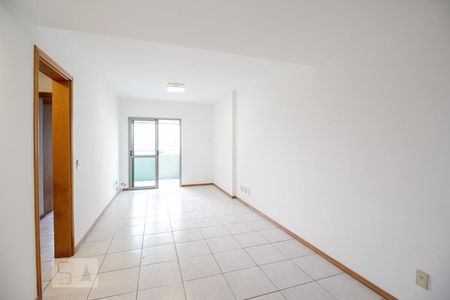 Sala de apartamento para alugar com 2 quartos, 90m² em Barra da Tijuca, Rio de Janeiro