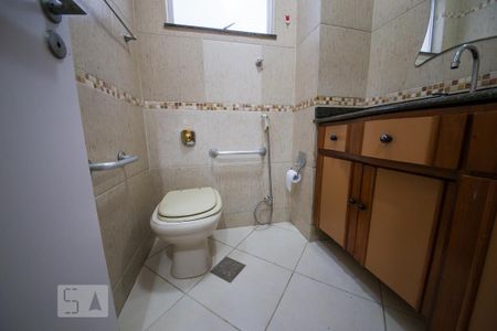 Banheiro da Suíte de apartamento para alugar com 2 quartos, 70m² em Icaraí, Niterói