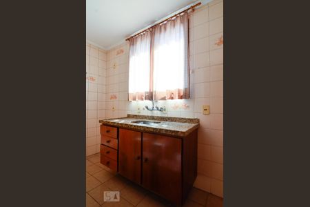 Cozinha  de apartamento para alugar com 2 quartos, 75m² em Cambuí, Campinas