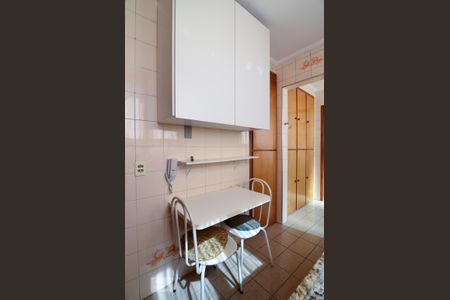Cozinha de apartamento para alugar com 2 quartos, 75m² em Cambuí, Campinas