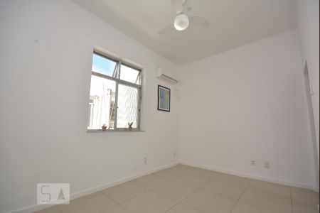 Sala/Quarto de kitnet/studio para alugar com 1 quarto, 22m² em Glória, Rio de Janeiro