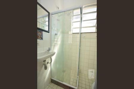 Banheiro Social de kitnet/studio para alugar com 1 quarto, 22m² em Glória, Rio de Janeiro