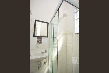 Banheiro Social de kitnet/studio para alugar com 1 quarto, 22m² em Glória, Rio de Janeiro