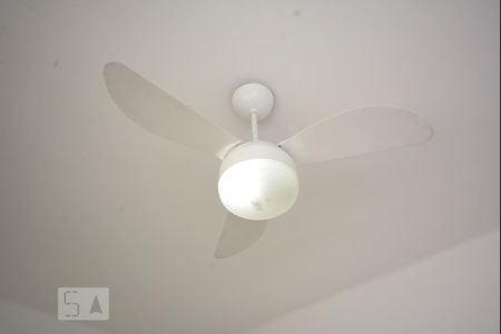 Sala/Quarto - Ventilador de kitnet/studio para alugar com 1 quarto, 22m² em Glória, Rio de Janeiro