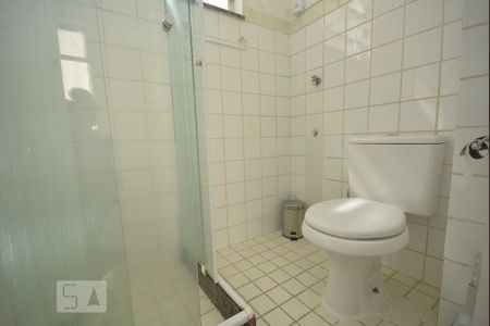 Banheiro Social de kitnet/studio para alugar com 1 quarto, 22m² em Glória, Rio de Janeiro