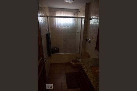 Apartamento para alugar com 120m², 3 quartos e 2 vagas Apartamento para alugar com 120m², 3 quartos e 2 vagasBanheiro social