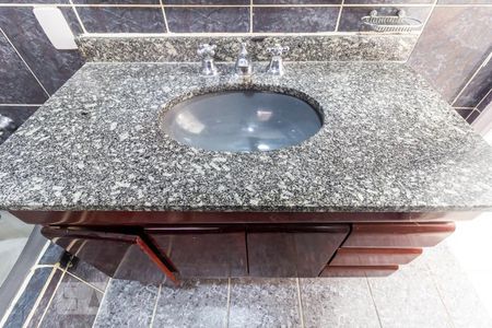 Apartamento para alugar com 72m², 2 quartos e sem vagaBanheiro