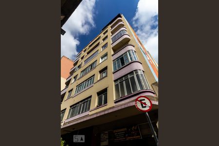 Apartamento para alugar com 72m², 2 quartos e sem vagaFachada