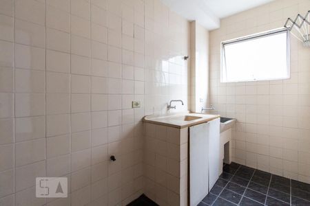 Cozinha de apartamento para alugar com 1 quarto, 33m² em Rebouças, Curitiba