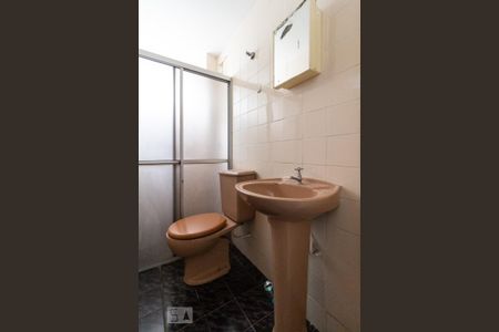 Banheiro de apartamento para alugar com 1 quarto, 33m² em Rebouças, Curitiba