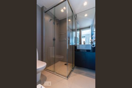 Banheiro de apartamento para alugar com 1 quarto, 42m² em Pinheiros, São Paulo