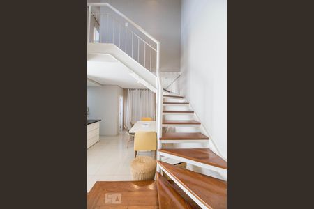 Apartamento para alugar com 85m², 2 quartos e 2 vagasEscada