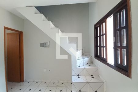 Escada de casa de condomínio para alugar com 2 quartos, 67m² em Jardim do Lago, Campinas