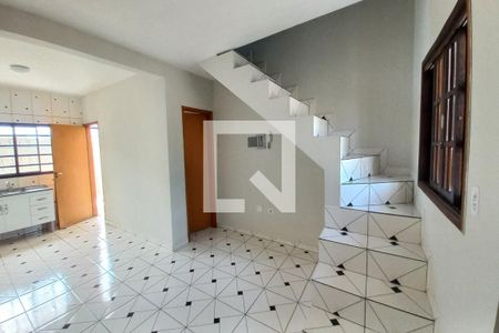 Sala de casa de condomínio para alugar com 2 quartos, 67m² em Jardim do Lago, Campinas