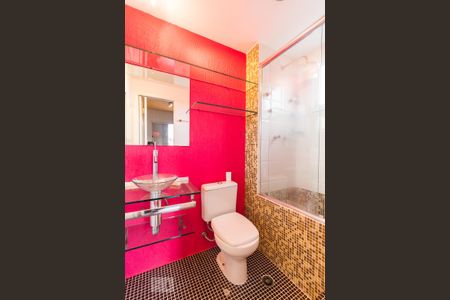 Banheiro da suíte de apartamento à venda com 1 quarto, 60m² em Vila Bertioga, São Paulo