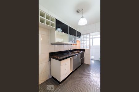Cozinha de apartamento à venda com 1 quarto, 60m² em Vila Bertioga, São Paulo