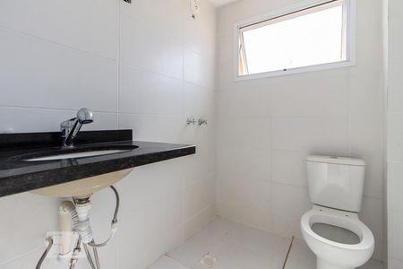 Banheiro de apartamento para alugar com 2 quartos, 55m² em Fanny, Curitiba