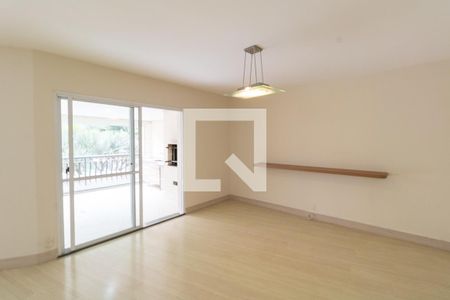 Apartamento para alugar com 212m², 4 quartos e 4 vagas Apartamento para alugar com 212m², 4 quartos e 4 vagasSala de Jantar